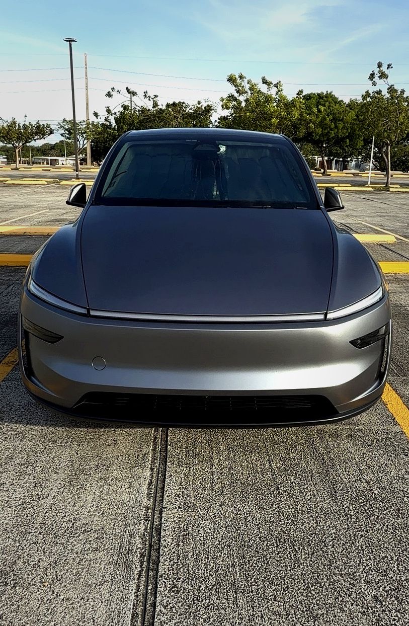 Side profile of Model Y Quicksilver in a Puerto Rican driveway